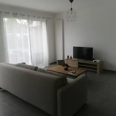 Jolie Maison Entiere Avec 3 Centre Villa *