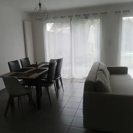 Jolie Maison Entiere Avec 3 Centre