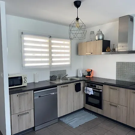 Jolie Maison Entiere Avec 3 Centre Villa *