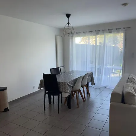Jolie Maison Entiere Avec 3 Centre Villa Saint-André-de-Cubzac