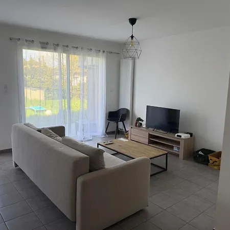 Jolie Maison Entiere Avec 3 Centre Villa *