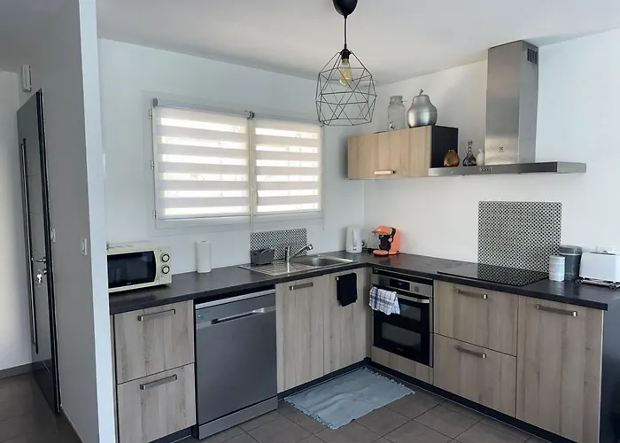 Jolie Maison Entiere Avec 3 Centre Villa *