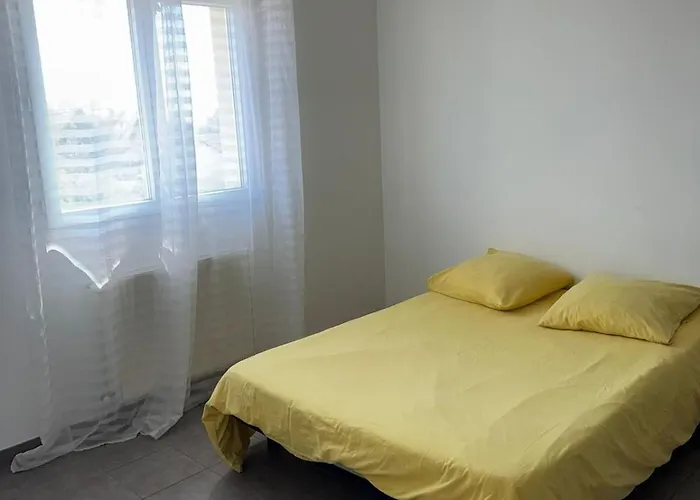 Jolie Maison Entiere Avec 3 Centre Villa *