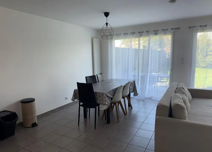 Jolie Maison Entiere Avec 3 Centre Villa Saint-André-de-Cubzac